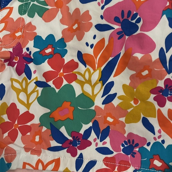Petite Floral Shorts NWT - Picture 2 of 2